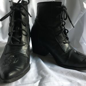 YRU Aura Boot - Black